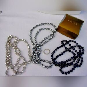 Avon Pearlesque Necklace Gift Set. 3 Strands Faux Pearls&Enhancer&Earrings NOS